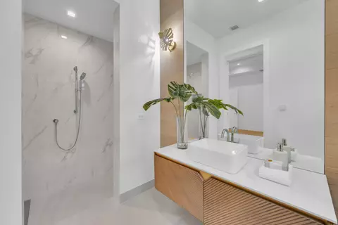 Bath - 19175 W Riverside Dr, Tequesta, FL 33469 photo 3 of 11