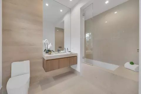 Bath - 19175 W Riverside Dr, Tequesta, FL 33469 photo 11 of 11