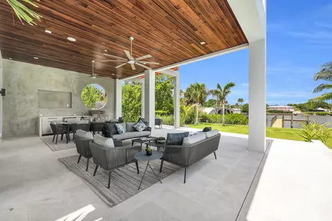 Exterior - 19175 W Riverside Dr, Tequesta, FL 33469 photo 6 of 19