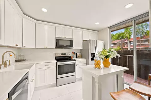 1227 Sussex Dr #1, North Lauderdale, FL 33068