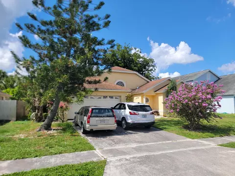 8 Meadows Park Ln, Boynton Beach, FL 33436