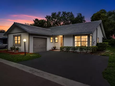 425 Shadow Wood Ln, Coral Springs, FL 33071