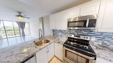 108 Royal Pk Dr, Oakland Park, FL 33309