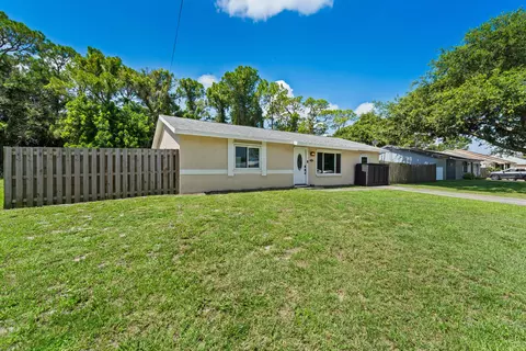 745 21st St SW, Vero Beach, FL 32960
