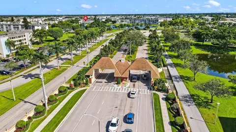 View/Area - 4053 Wolverton C, Boca Raton, FL 33434 photo 4 of 8