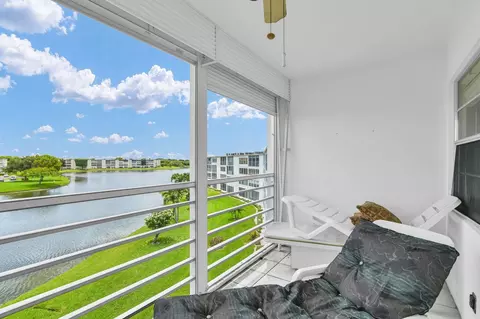 View/Area - 4053 Wolverton C, Boca Raton, FL 33434 photo 2 of 8