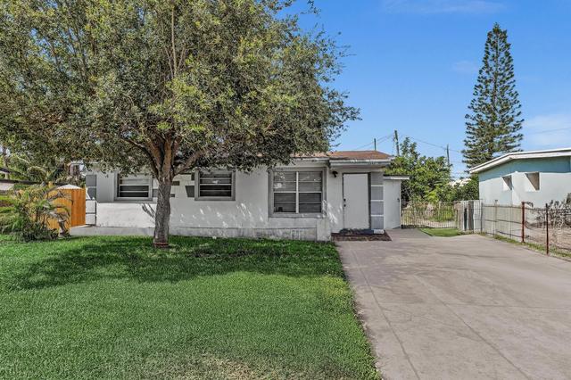 2743 NW 2nd St, Boynton Beach, FL 33435