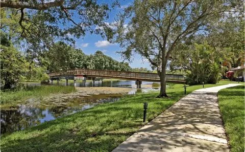 227 Club Dr, Palm Beach Gardens, FL 33418