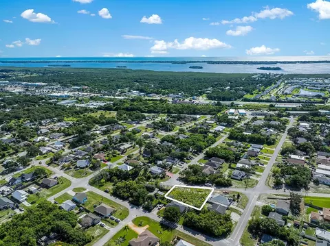 1325 2nd Rd SW, Vero Beach, FL 32962