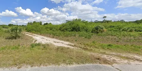 523 Independence Dr, Labelle, FL 33935 photo 2