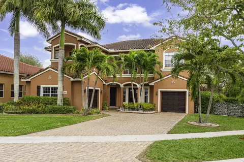658 Cresta Cir, West Palm Beach, FL 33413