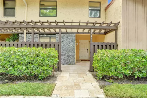 1122 NW 79th Dr, Plantation, FL 33322