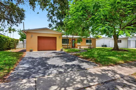 7151 SW 5th Ct, Pembroke Pines, FL 33023