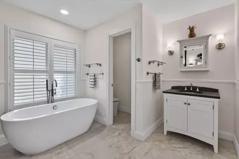 Bath - 252 Coconut Pt, Jupiter, FL 33458 photo 2 of 5