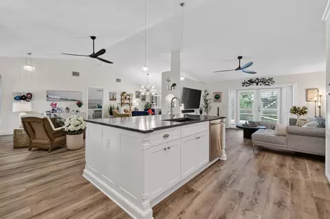 Kitchen - 252 Coconut Pt, Jupiter, FL 33458 photo 8 of 8