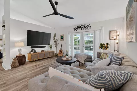 Living - 252 Coconut Pt, Jupiter, FL 33458 photo 3 of 8