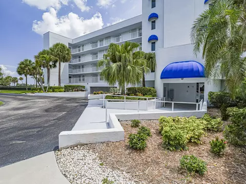 6005 River Run Dr, Sebastian, FL 32958