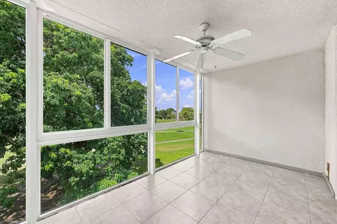 7680 NW 18th St #406, Margate, FL 33063