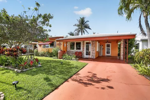220 NW 48th St, Oakland Park, FL 33309