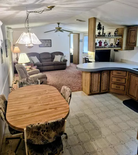 1066 Peach Ln, Okeechobee, FL 34974