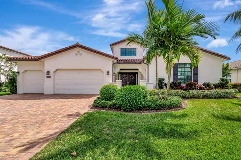 8212 Grand Prix Ln, Boynton Beach, FL 33472