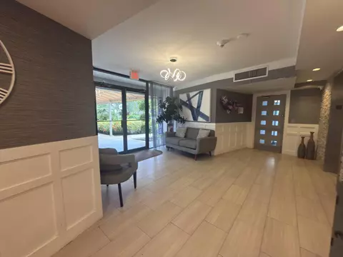 Entry Way - 625 Oaks Dr #305, Pompano Beach, FL 33069 photo 5 of 6