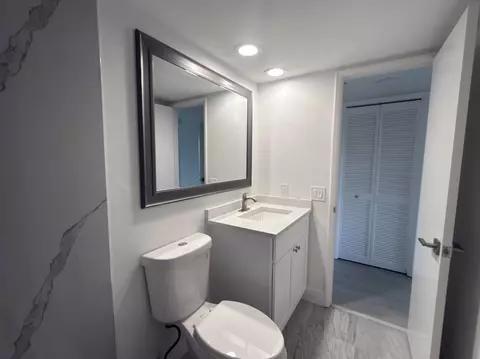 Bath - 625 Oaks Dr #305, Pompano Beach, FL 33069 photo 3 of 5