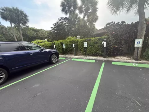 Exterior - 625 Oaks Dr #305, Pompano Beach, FL 33069 photo 10 of 11