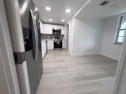 625 Oaks Dr #305, Pompano Beach, FL 33069