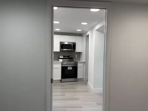 Kitchen - 625 Oaks Dr #305, Pompano Beach, FL 33069 photo 3 of 3