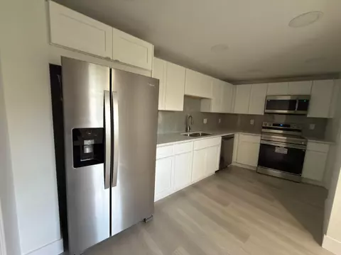 Kitchen - 625 Oaks Dr #305, Pompano Beach, FL 33069 photo 2 of 3