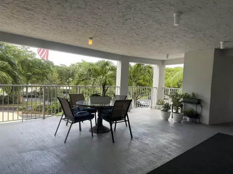 Exterior - 625 Oaks Dr #305, Pompano Beach, FL 33069 photo 3 of 11