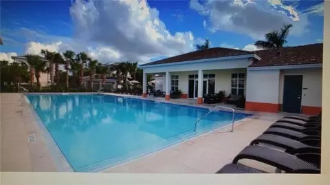Exterior - 749 SW 3rd Ave, Pompano Beach, FL 33060 photo 6 of 8