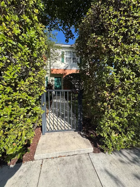 Exterior - 749 SW 3rd Ave, Pompano Beach, FL 33060 photo 4 of 5