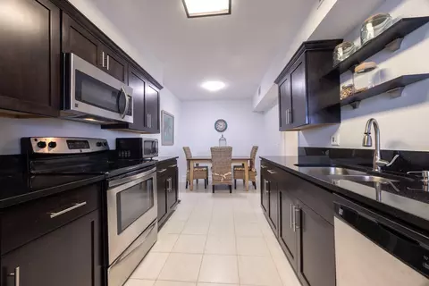 Kitchen - 1401 S Ocean Blvd #503, Boca Raton, FL 33432 photo 3 of 4