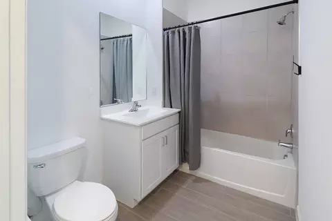 Bath - 14520 Wiley Range Rd, Delray Beach, FL 33446 photo 3 of 3