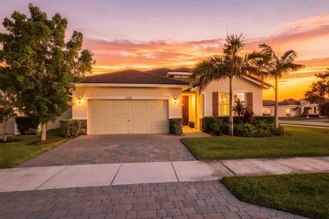4720 NW Exchange Ave, Jensen Beach, FL 34957