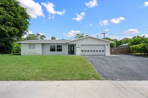 7423 Oakmont Dr, Greenacres, FL 33467