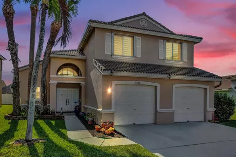 5222 Prairie Dunes Village Cir, Lake Worth, FL 33463