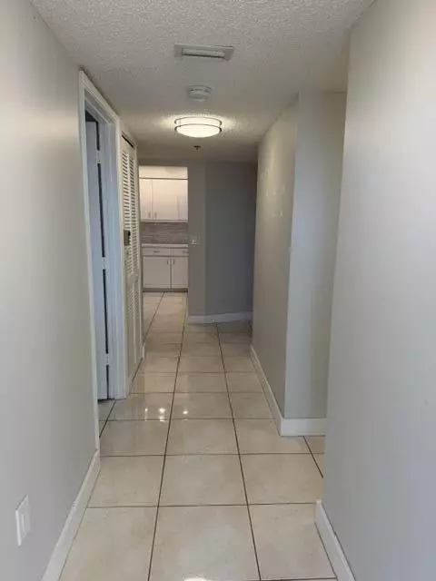2240 N Cypress Bend Dr #904, Pompano Beach, FL 33069
