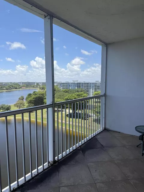 2900 N Course Dr, Pompano Beach, FL 33069