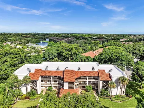 10143 Mangrove Dr #203, Boynton Beach, FL 33437