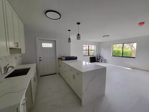 240 SW 7th St #9, Boca Raton, FL 33432