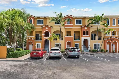 131 NW 2nd Ave #3, Hallandale, FL 33009