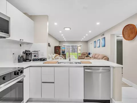 100 Ashbury Rd #103, Hollywood, FL 33024