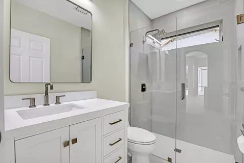 Bath - 121 Olympus Way, Jupiter, FL 33477 photo 6 of 6