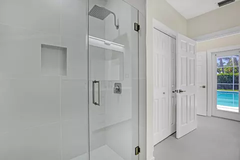 Bath - 121 Olympus Way, Jupiter, FL 33477 photo 4 of 6