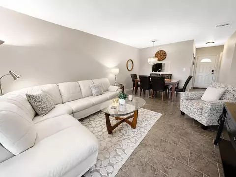 5131 W Oakland Park Blvd #202, Lauderdale Lakes, FL 33313