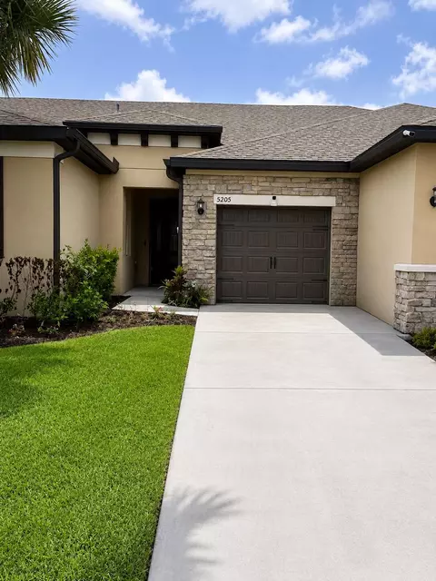 5205 Jovial Ct, Fort Pierce, FL 34947