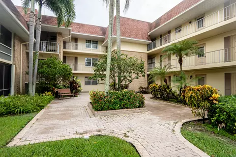 5570 Tamberlane Cir #130, Palm Beach Gardens, FL 33418